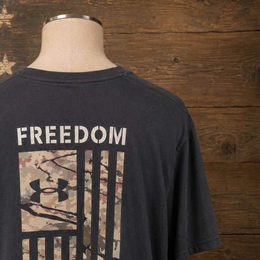 Under Armour Men’s Large Freedom Flag Graphic T-Shirt Black Loose Fit USA Tee